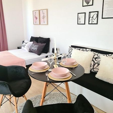 Rose Studio Lägenhet Burgas Exteriör bild